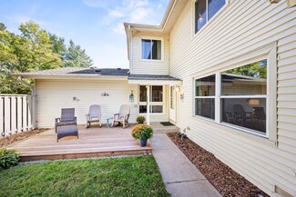 1066 Carmel Ct, Saint Paul, MN 55126