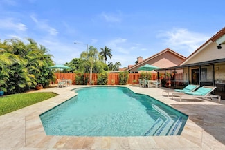1541 W Oak Knoll Cir, Davie, FL 33324