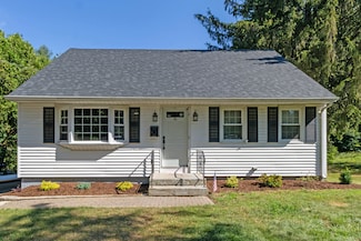 76 James St, Colchester, CT 06415