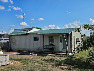 21759 Lawrence 2172, Aurora, MO 65605