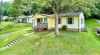 105 Sunny Brook Dr, Saint Albans, WV 25177
