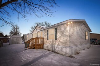 3710 Elm Ct, Clarkston, MI 48348