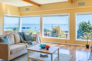 220 W 2nd St, Port Angeles, WA 98362