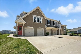 69 Old Pond Rd, Springboro, OH 45066