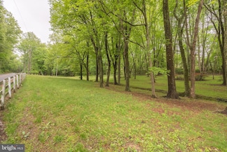11123 Popes Head Rd, Fairfax, VA 22030