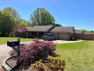 2803 Longfellow Ct SW, Decatur, AL 35603