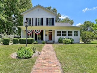 501 E Scott St, Tuscola, IL 61953