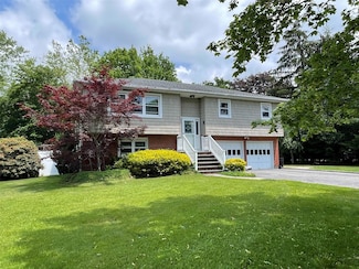 9 Grossman St, Melville, NY 11747