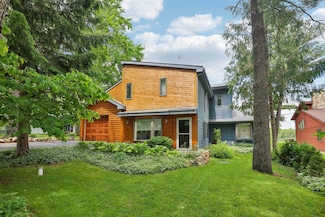 W10134 Schiefelbein Rd, Poynette, WI 53955