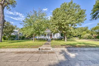 513 N Getty St, Uvalde, TX 78801