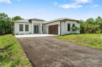 679 18th St NE, Naples, FL 34120