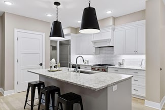 222 Ferndale Rd S Unit 208, Wayzata, MN 55391