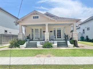 313 Metairie Lawn Dr, Metairie, LA 70001