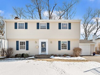 215 Vernon Ave, Wheaton, IL 60187