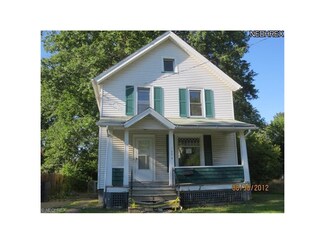 934 Hunter St NW, Warren, OH 44485