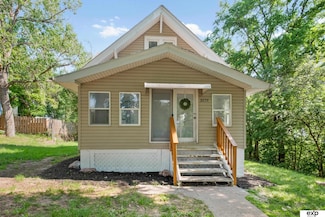 3279 Hascall St, Omaha, NE 68105