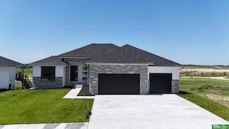 5816 N 198th St, Elkhorn, NE 68022