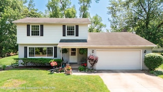 425 Gainsborough Dr, East Lansing, MI 48823