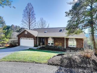 156 Circle Top Dr, Hendersonville, NC 28739