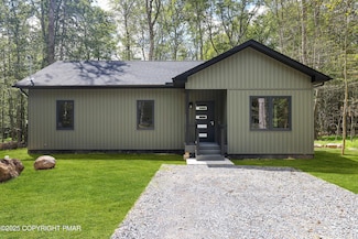 1540 Lake Ln, Pocono Lake, PA 18347