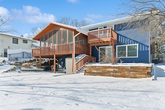 733 Oakwood Dr, New Brighton, MN 55112