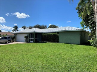 2074 SE Doverbrook St, Port Saint Lucie, FL 34983
