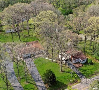 4006 Sheridan Rd, Pekin, IL 61554