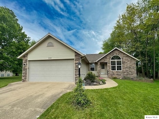 308 Ridgeland Cir, Howard, OH 43028