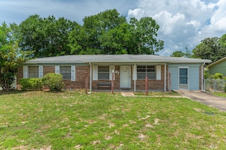 67 11th St, Shalimar, FL 32579