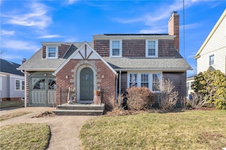 139 Lyndon Rd, Cranston, RI 02905