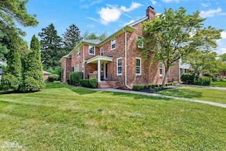276 Lewiston Rd, Grosse Pointe Farms, MI 48236