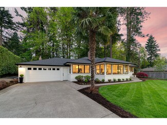 8750 SW Whitepine Ln, Portland, OR 97225