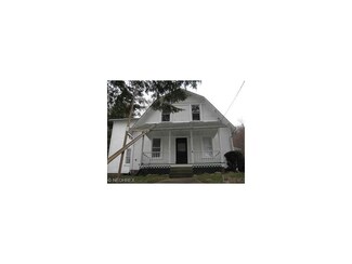 16 E Walnut St, Lowellville, OH 44436
