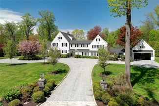 30 Bonnie Heights Rd, Manhasset, NY 11030