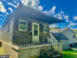 37 State St, Mount Carmel, PA 17851