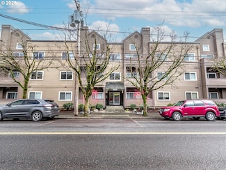 4320 S Corbett Ave Unit 202, Portland, OR 97239