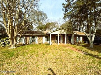 210 E Gray St, Windsor, NC 27983