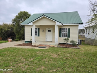 4396 Florence Dr, Marianna, FL 32446