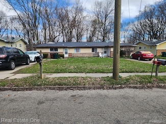 908 Pierce Rd, Lansing, MI 48910