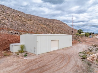 555 E South Nichols Peak Rd, Washington, UT 84780