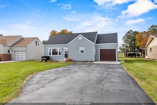 307 S Packer Dr, Manitowoc, WI 54220