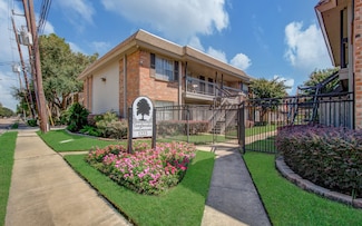 1223 Augusta Dr Unit 50, Houston, TX 77057