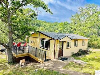 52 Random Rd, Edwards, MO 65326