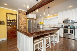 110 E Piankishaw St, Paola, KS 66071