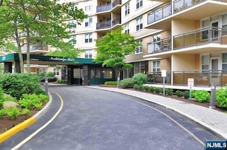 2200 N Central Rd Unit 7C, Fort Lee, NJ 07024