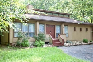3135 Greenbriar Dr, East Stroudsburg, PA 18301