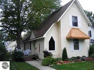 1014 Washington St, Traverse City, MI 49686