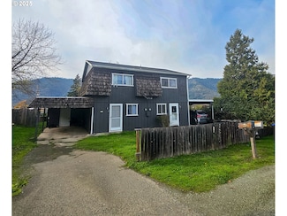 165 Loop Rd, Myrtle Creek, OR 97457