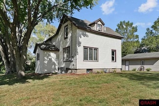 416 416 W 3rd St, Mankato, MN 56001