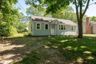 170 Hinckley Rd, Hyannis, MA 02601